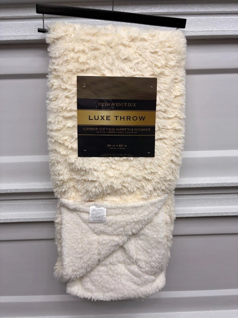 Luxe Throw Superior Softness Cream White Color 50 x 60 Blanket Elegance NEW